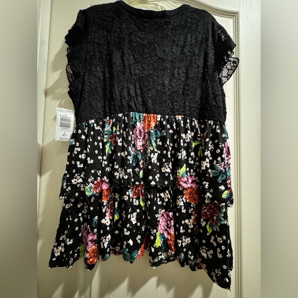 NWT Torrid Black Floral Lace Blouse - Picture 2 of 3